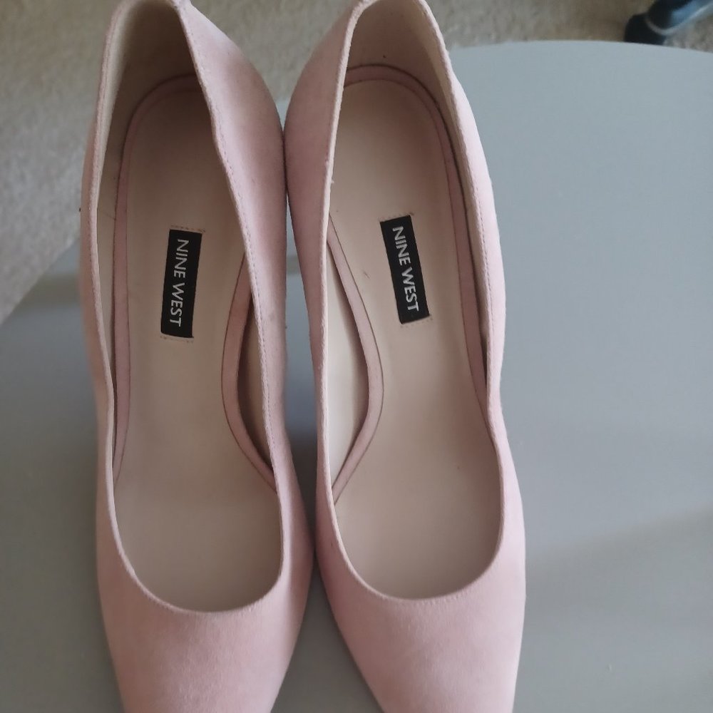 Pink pumps